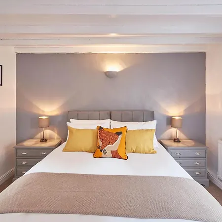 Host & - Dove Grey, 25 West End * Kirkbymoorside